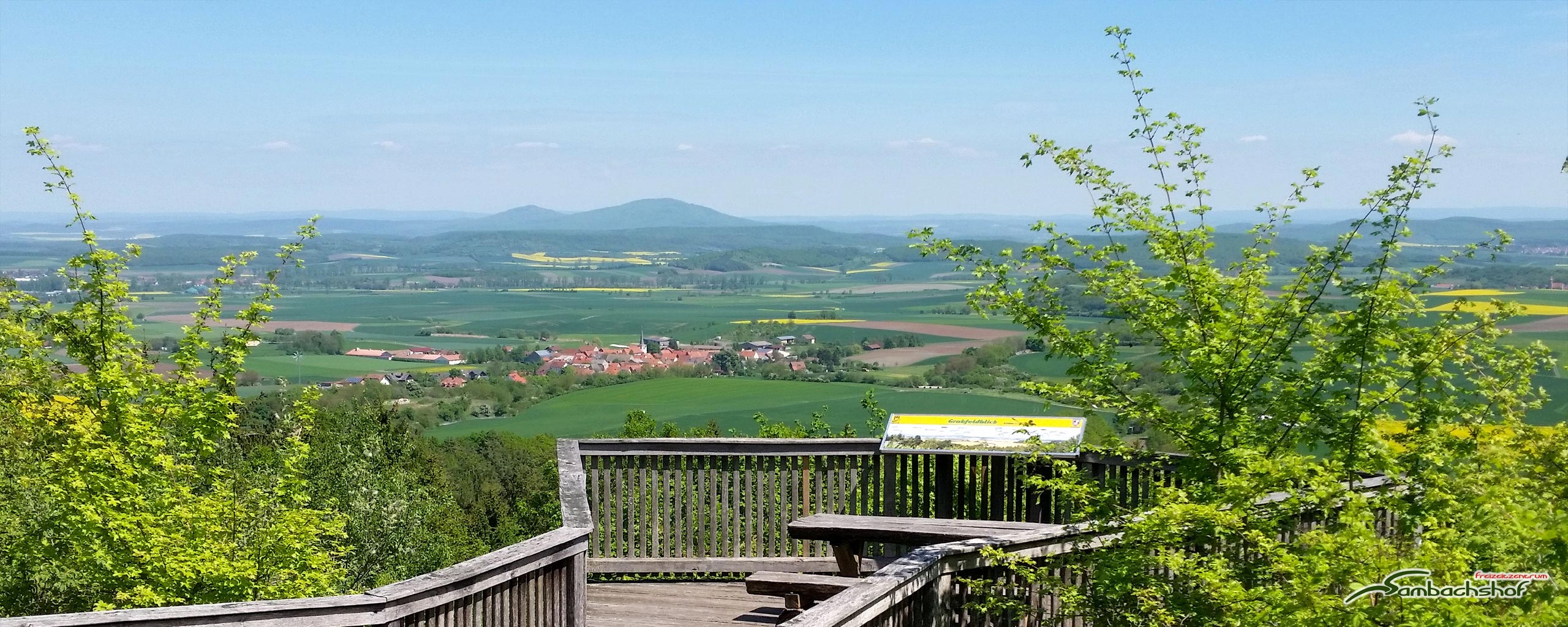 Der Sambachshof unweit der Festungsstadt Bad Königshofen inmitten des Grabfeldgaus befindet sich seit über 500 Jahren in einer der schönsten Landschaften in der Mitte Deutschlands.